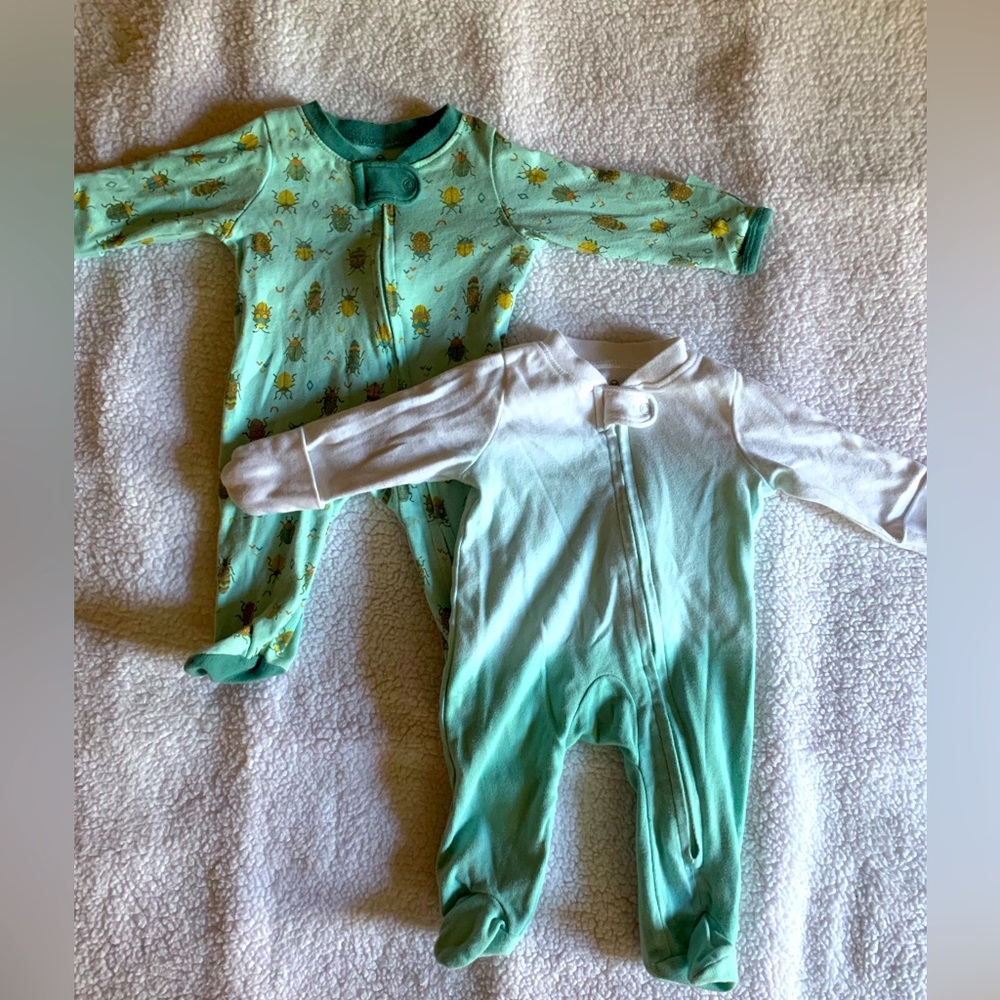 🌸Pack of 2 Newborn Honest Company Organic cotton Footie PJ’s🧦